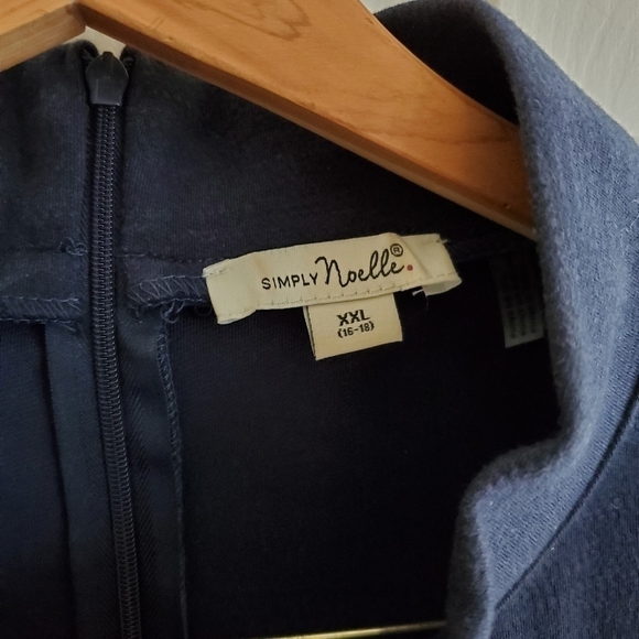 Simply Noelle Full zip sleeveless Navy woman’s Simply Noelle dress - Picture 3 of 4